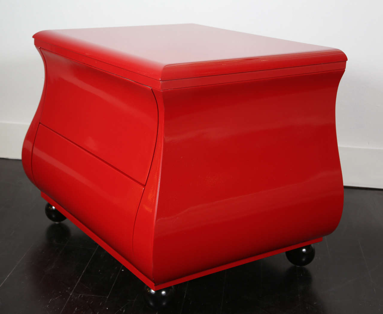 A Pair of Red Lacquered Mid-Century Nightstands 3