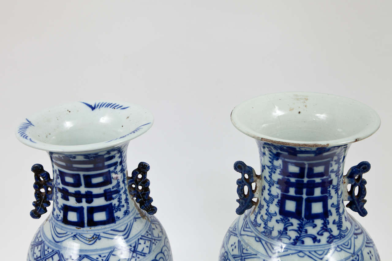 Chinese Export Pair of 19th Century Chinese Blue and White Porcelain Vases