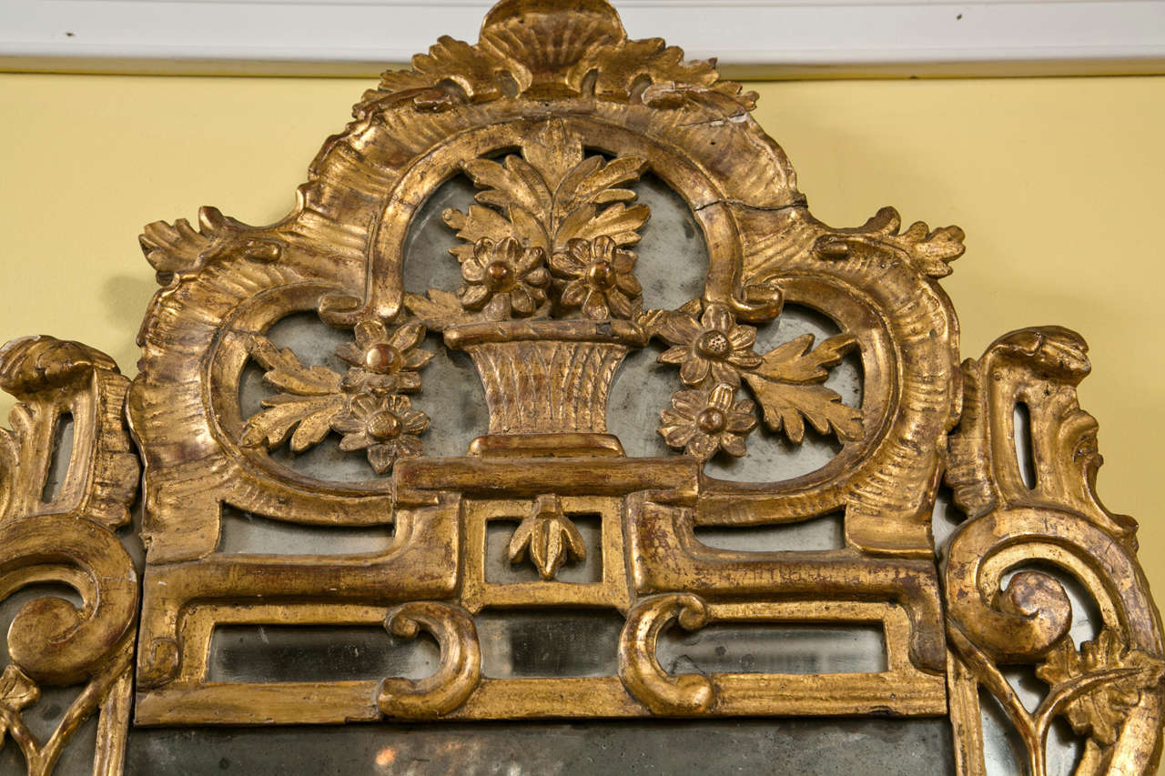 French 18th Century Giltwood Mirror In Good Condition In Stamford, CT