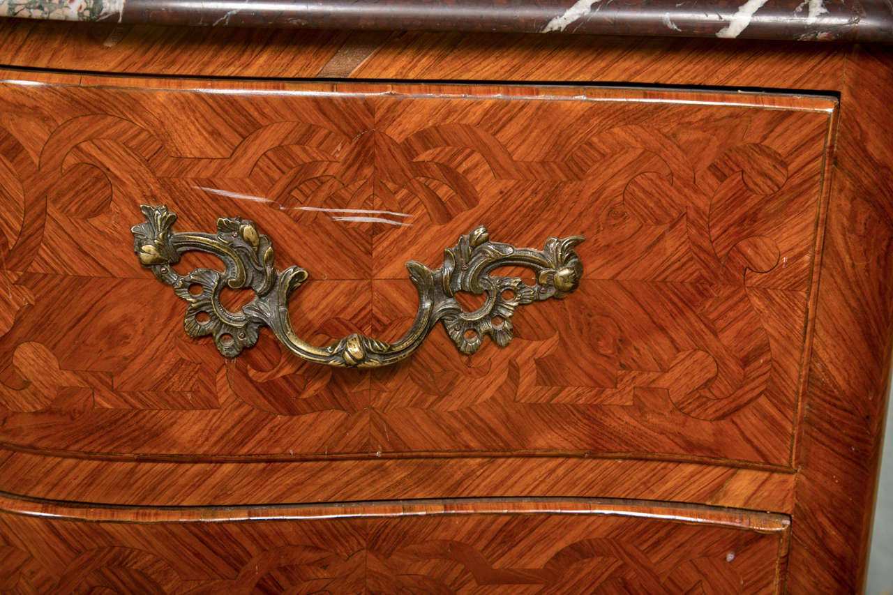 French Louis XV Style Tulipwood Commode In Good Condition For Sale In Stamford, CT