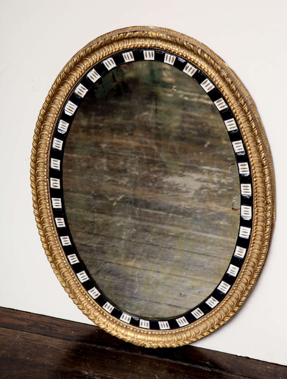19th Century Irish Lozenge Mirror with Oval Looking Glass in a Gilded Frame For Sale 3