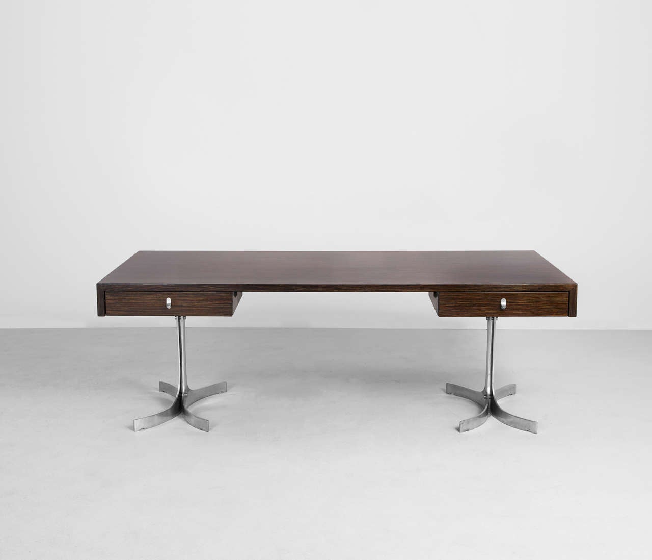 Modern Executive Desk by TRAU, Turin, Italy 1970s, in Indian Rosewood. It is equipped with two large drawers on both sides. The large table top is supported by two curved aluminum legs, which creates a elegant contrast in shape and color.
