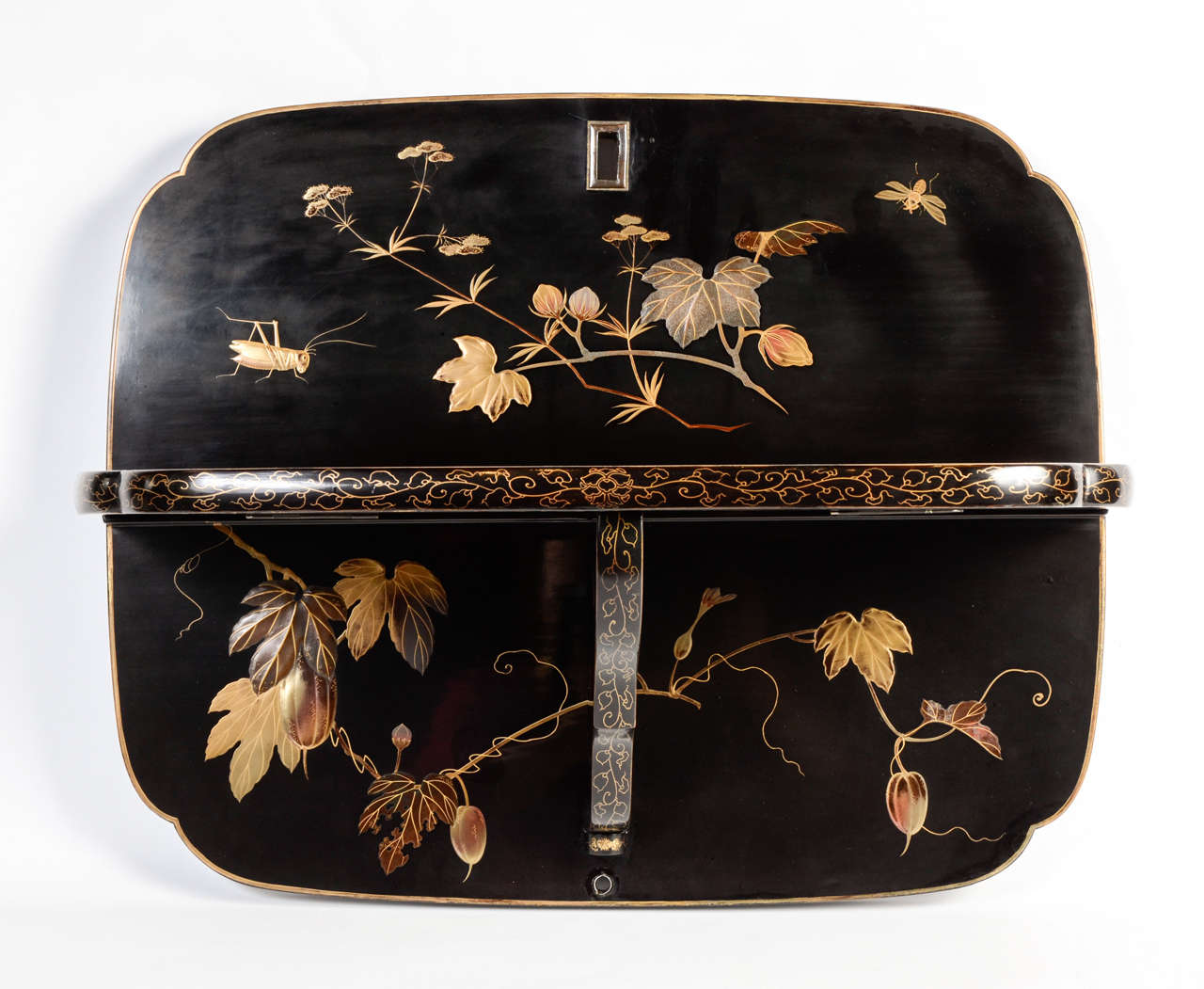 Beautiful Japanese lacquer shelf with a black background decorated with insects, leaves and polychrome lacquer watermelons.
This object is a very rare Japanese piece of furniture. It was used to host an incense burner and ikebana.

Edo period