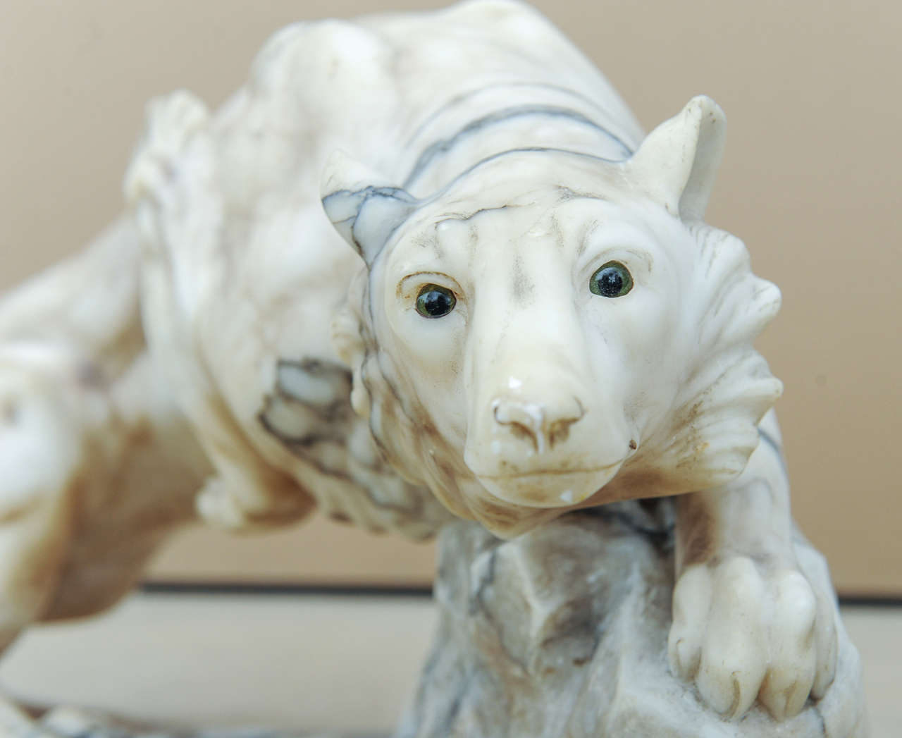 Italian Marble Wolf In Good Condition For Sale In Amsterdam, NL