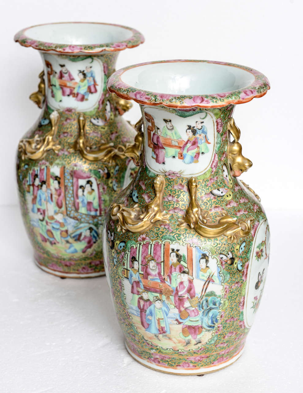 Rare Pair of Chinese Porcelain Famille Rose Vases, 19th Century For Sale 3