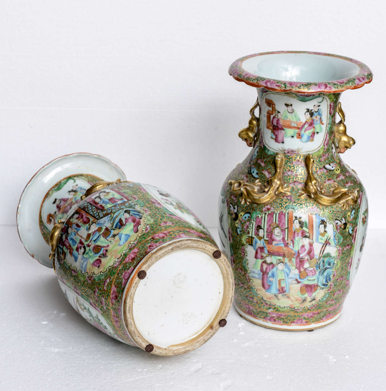 Rare Pair of Chinese Porcelain Famille Rose Vases, 19th Century For Sale 7