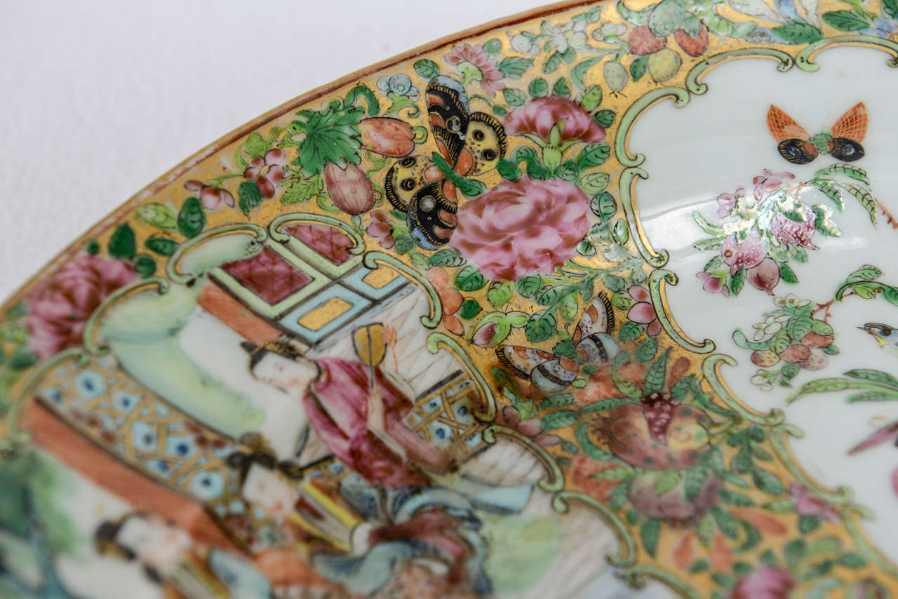Huge Chinese Porcelain Famille Rose Oval Platter, 19th century 3