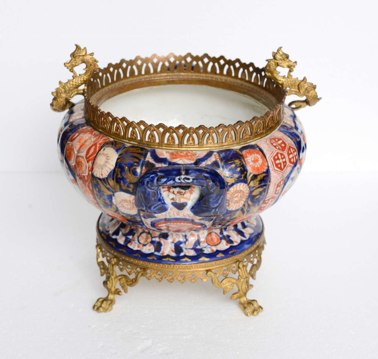 Japanese Imari Porcelain Compote on Bronze Base 19th Century In Good Condition For Sale In West Palm Beach, FL