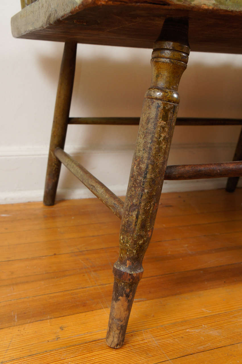 Pennsylvania Original Painted Spindle Bench In Excellent Condition In Sheffield, MA