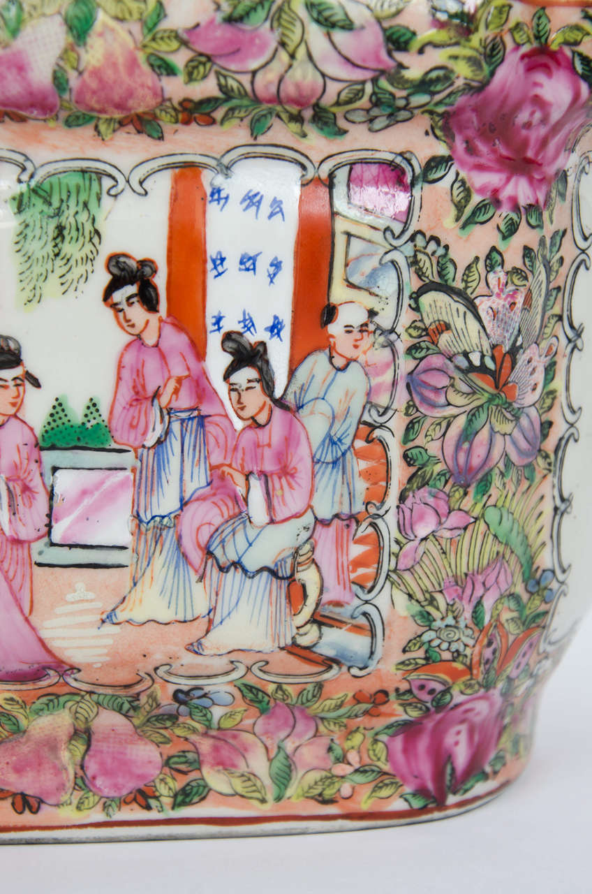 Qing Mid-19th C. Chinese Porcelain PLANTER or Cache Pot, QING, Rose Medallion