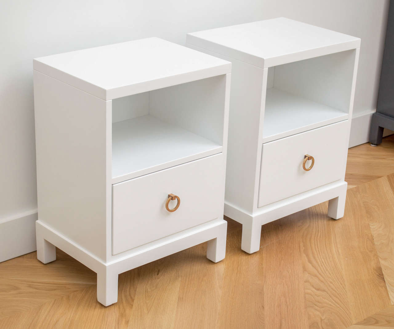 American Pair of Widdicomb Lacquered Nightstands For Sale