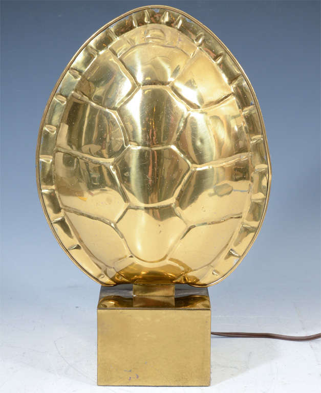 A table lamp by Chapman in the form of a turtle's shell. The piece is in cast brass and sits atop a brass base.

 