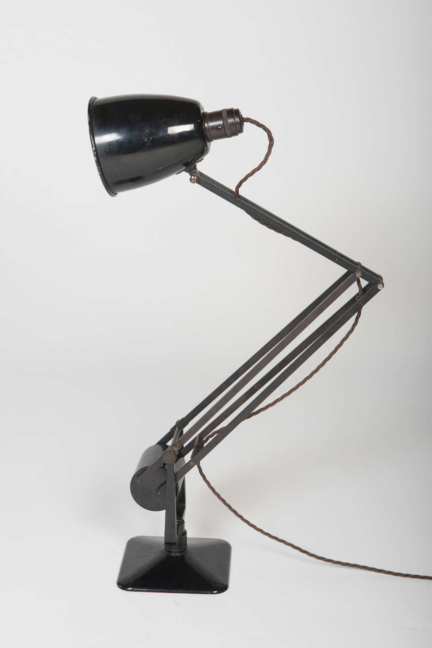 Early Desk Lamp design with counter Weight Motion. Original Painted finish - Original Crabtree bulb fitting. Exellent Working condition.