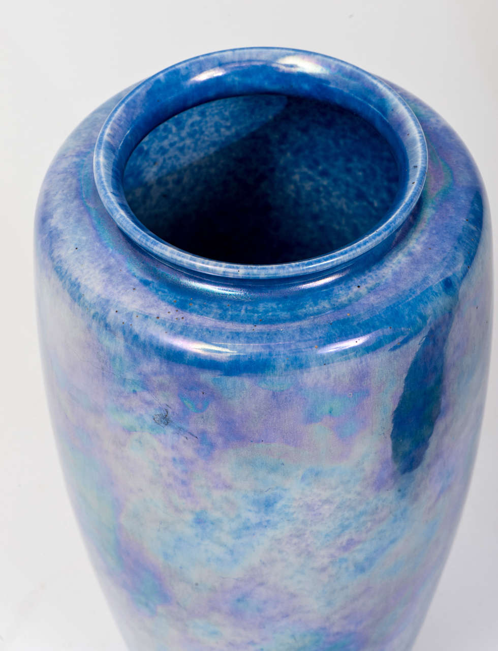 A Large Blue Lustre Glazed Vase by Ruskin Pottery, England In Excellent Condition For Sale In Stratford Upon Avon, GB