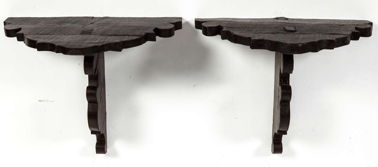 Pair of Early 18th c. Italian Shaped Wooden Consoles In Excellent Condition In Milan, IT