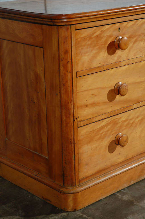 Antique English Commode / Chest of Drawers For Sale 1