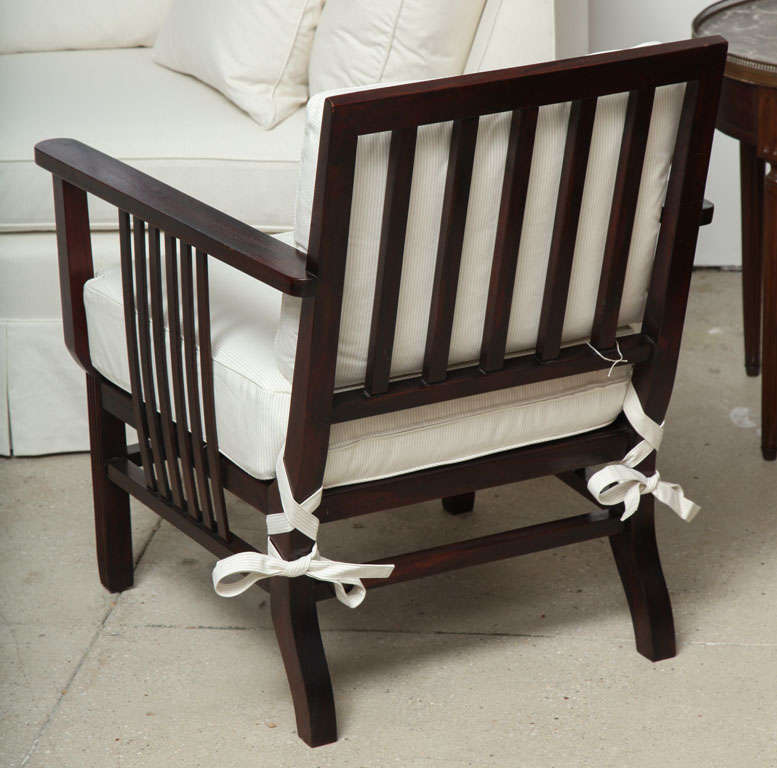 20th Century Pair of antique Mahogany Slat-Back Chair with seat and back cushions For Sale