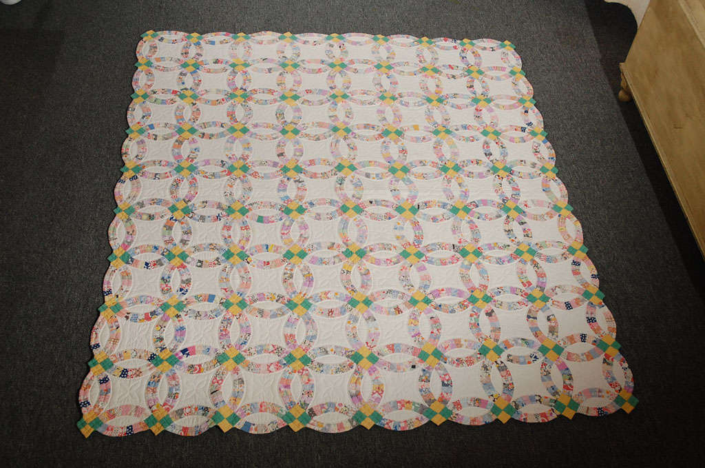 1935 Double Wedding Ring Quilt W/ White Ground And Scalloped Bor