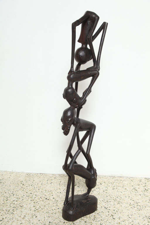 Grande sculpture africaine en bois en vente 1