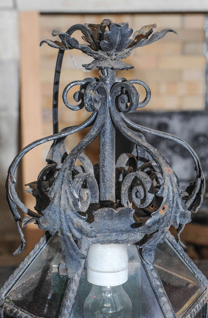 Near Set of Six French Early 20th Century Cast Iron Electrified Lanterns In Good Condition In Baambrugge, NL
