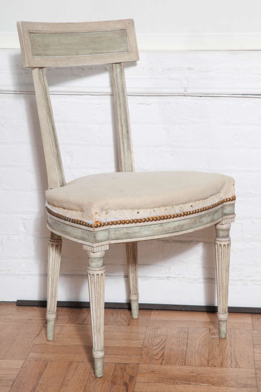 A Set of 4 Carved and Painted Directoire Style Chairs, France 1920's In Good Condition For Sale In New York, NY
