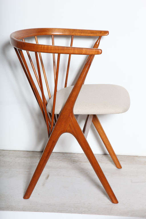 Swedish Set of 6 Teak Spindle Back Round Chairs