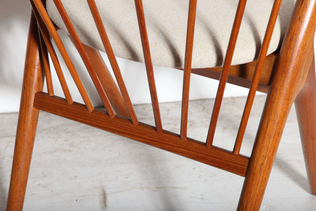 Mid-20th Century Set of 6 Teak Spindle Back Round Chairs