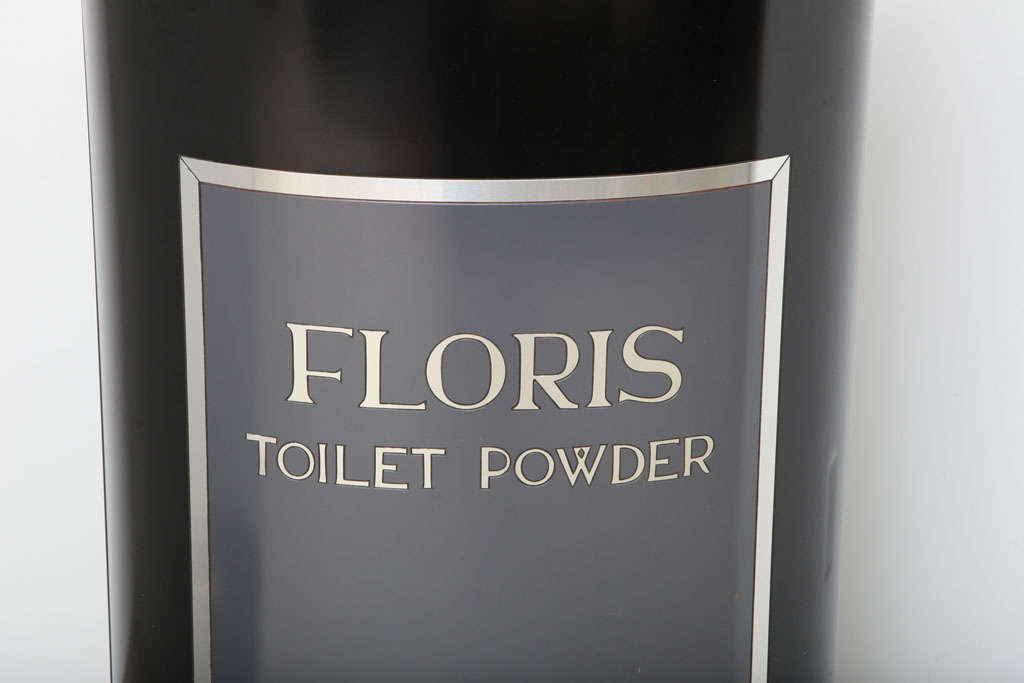 Floris shop Display In Good Condition For Sale In Brooklyn, NY