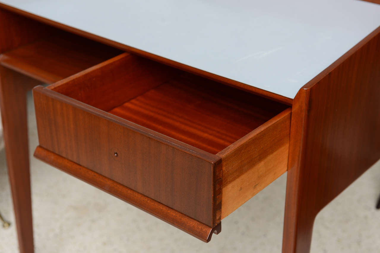 Rare Pair of Mahogany and Formica Side Tables in Style of Gio Ponti, Italy 1950s In Excellent Condition For Sale In Hollywood, FL