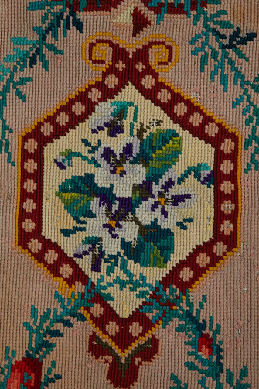 Antigua alfombra victoriana inglesa de aguja Tejido a mano en venta