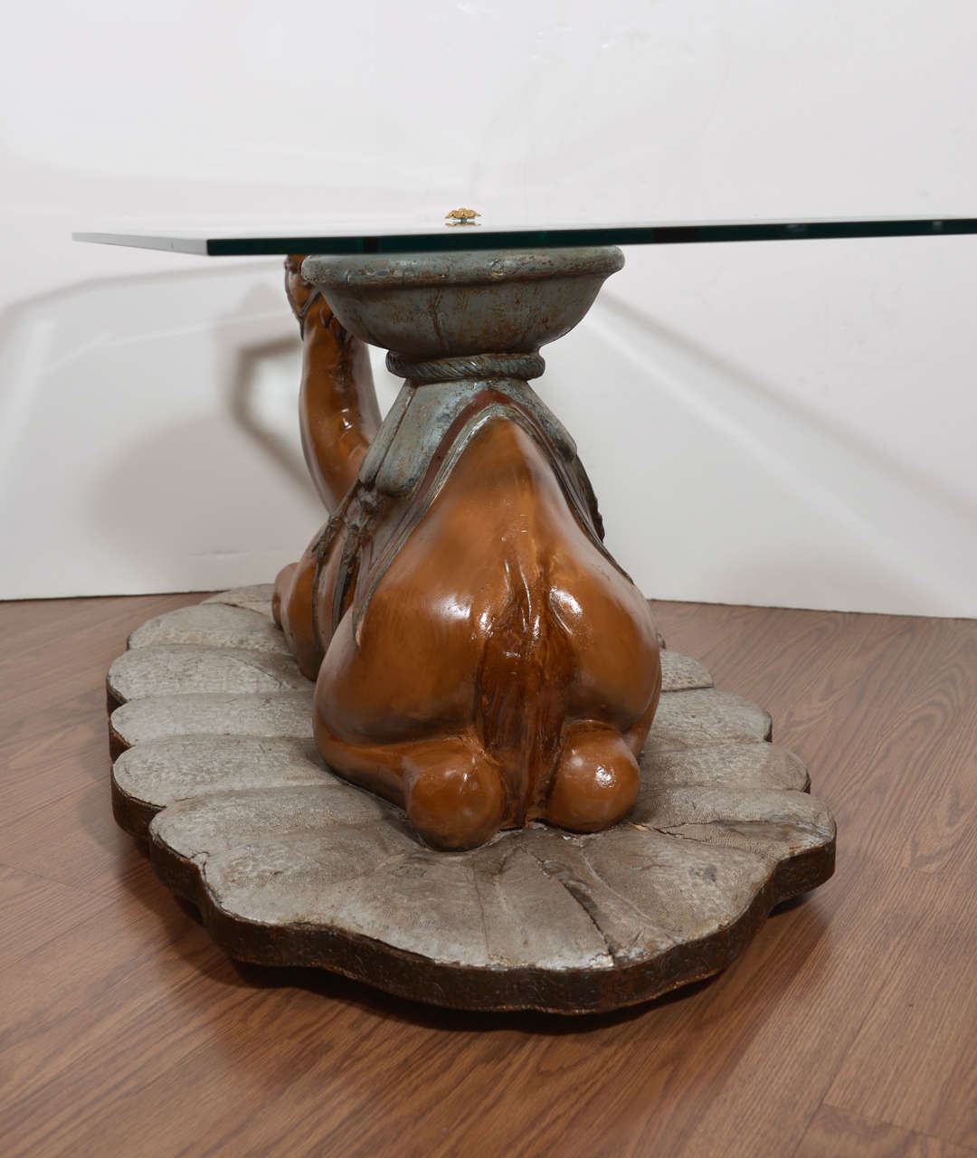 Table basse anglo-indienne du 19ème siècle en Mache de papier et bandes de laiton en vente 2