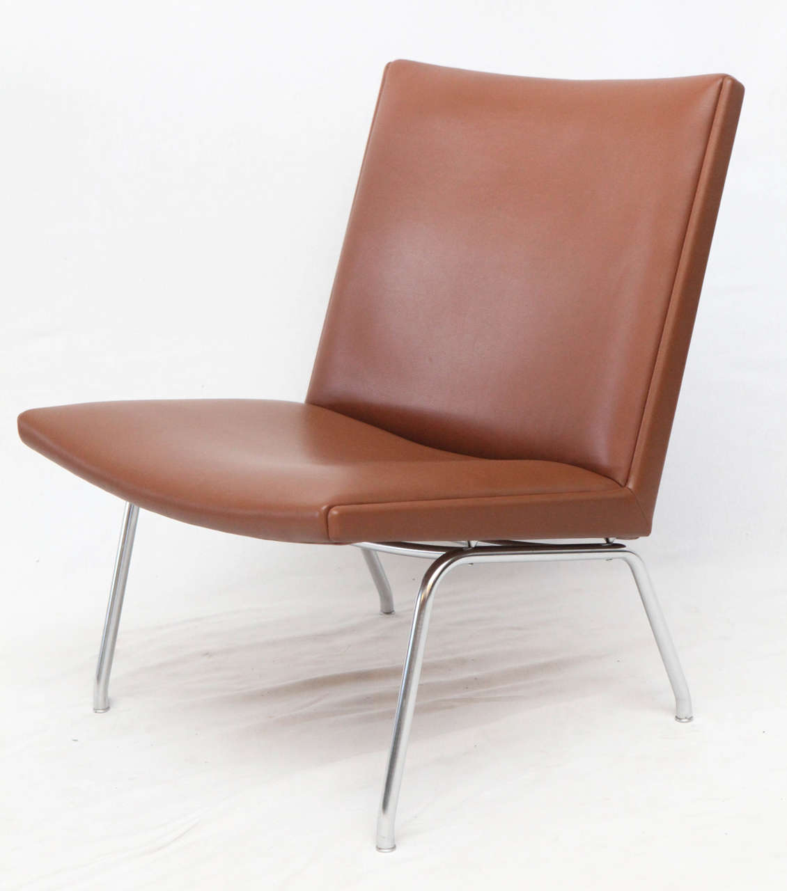 Hans Wegner AP 39 Lounge Chairs In Excellent Condition In Los Angeles, CA