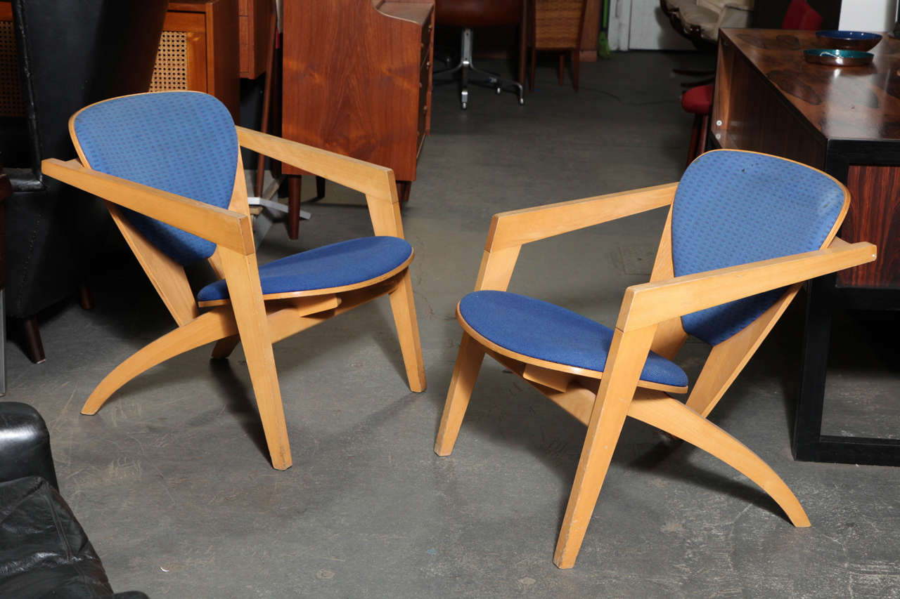 Vintage 1970s GE 460 Butterfly Easy Chairs by Hans Wegner, Pair

These Pair of Vintage Armchairs are in excellent condition. Wood color is aging beautifully, and the fabric is in ok condition, though I think it could be excellent with a steam