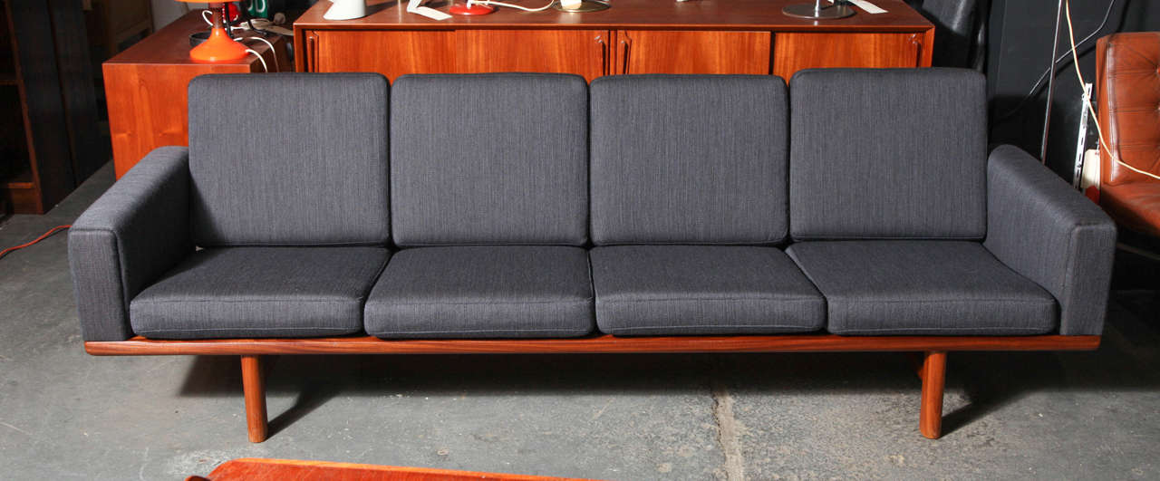 Hans Wegner GE-236/4 Sofa In Excellent Condition In New York, NY