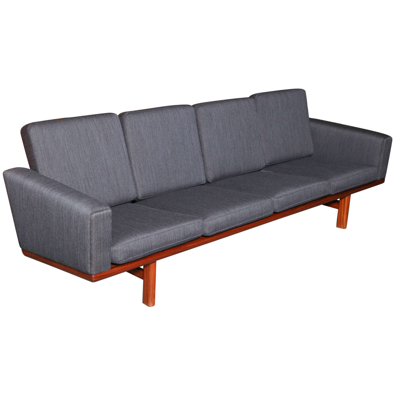 Hans Wegner GE-236/4 Sofa