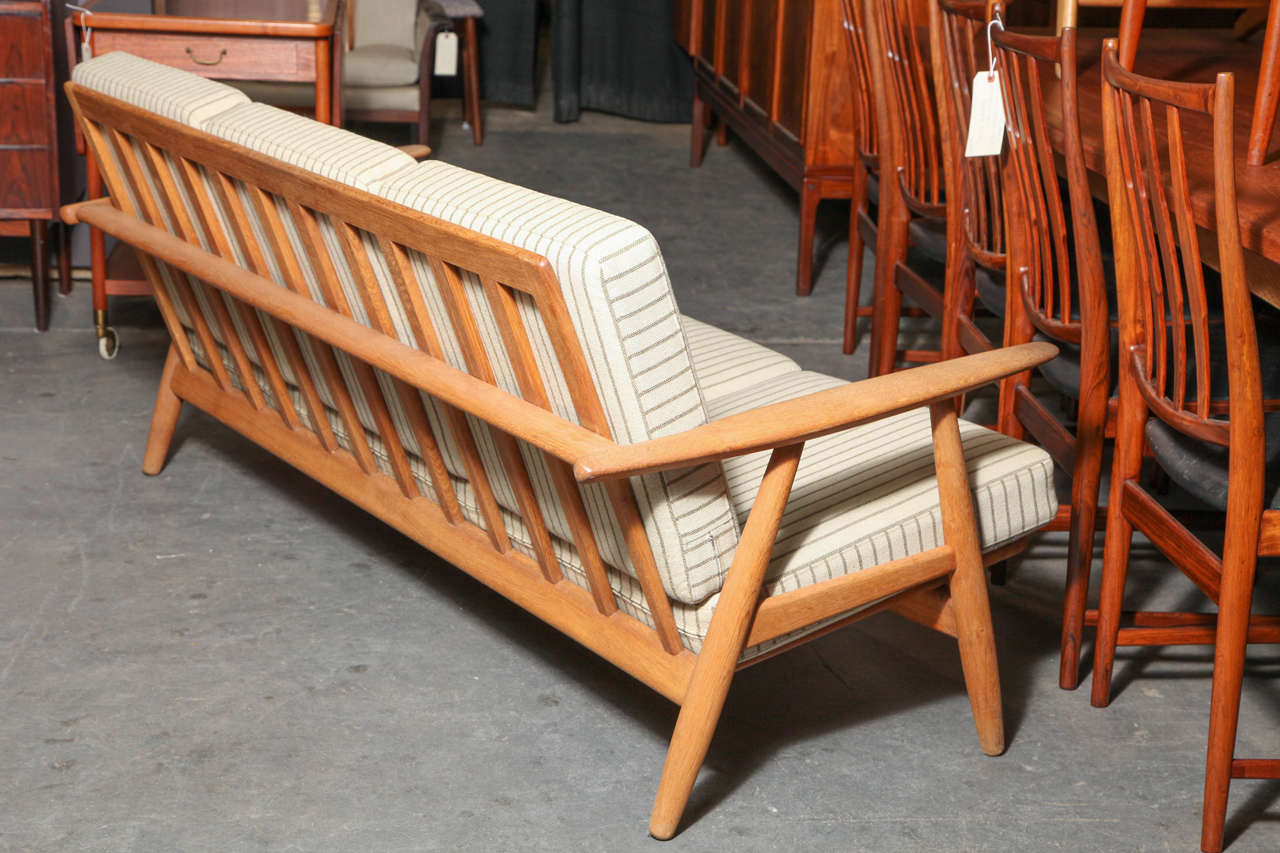 Hans Wegner GE-240 Cigar Arm Sofa by GETAMA In Excellent Condition For Sale In New York, NY