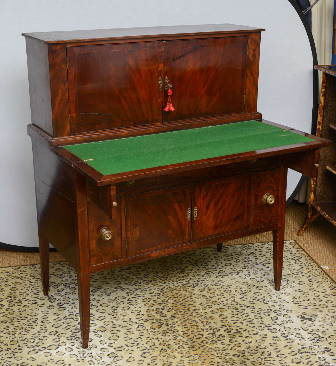 Beautiful American 19th c.Mahogany  Desk In Excellent Condition In West Palm Beach, FL