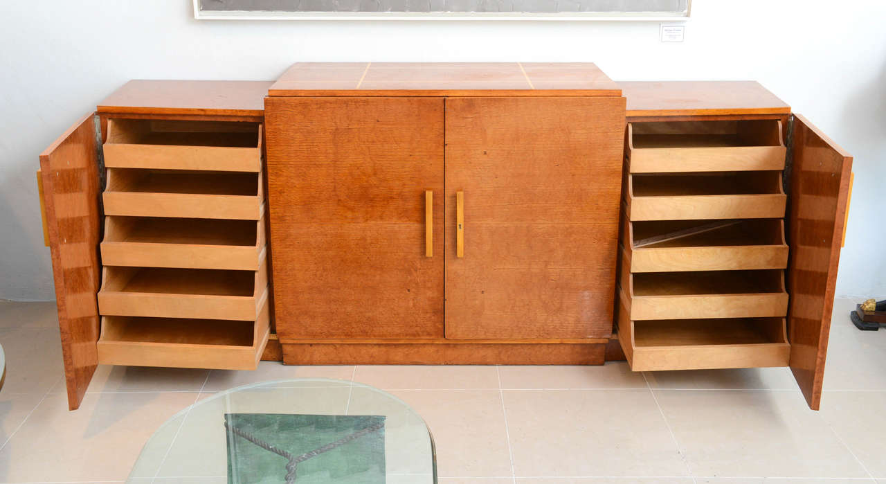 Late Art Deco Birds-Eye Maple and Maple Inlaid Credenza, Eli Jacques Kahn In Excellent Condition For Sale In Hollywood, FL