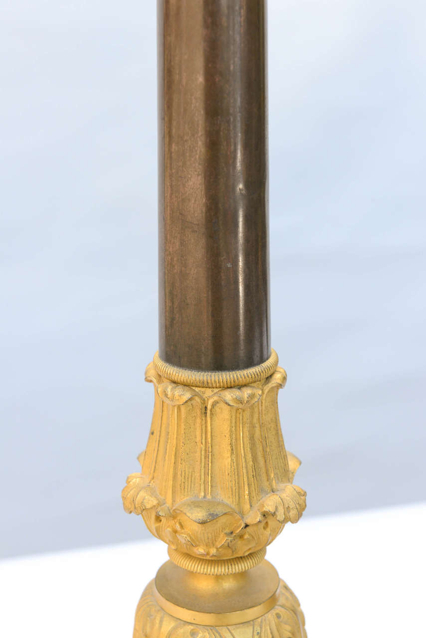 Paar französische Bronzekandelaber-Lampen des 19. Jahrhunderts im Angebot 3