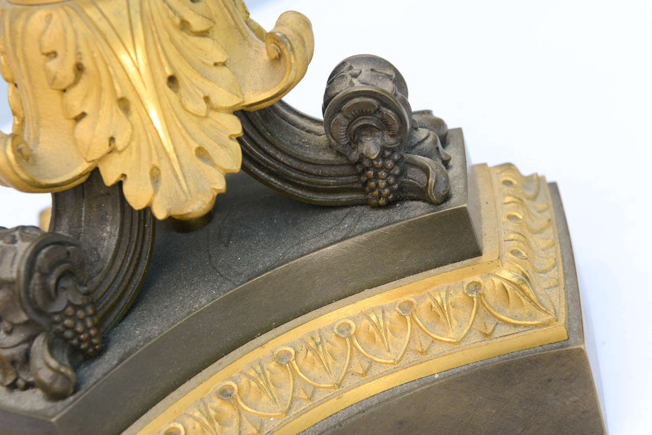 Paar französische Bronzekandelaber-Lampen des 19. Jahrhunderts im Angebot 5