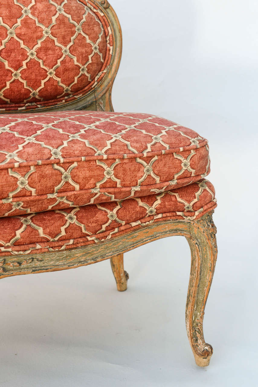 Diminutive Child's Louis XV Settee In Distressed Condition In West Palm Beach, FL