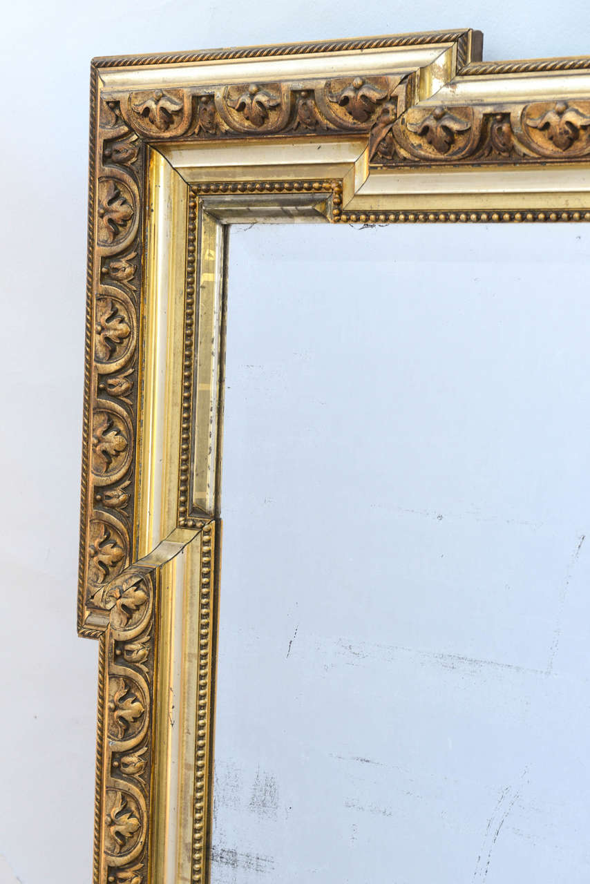 Miroir en bois doré de style néoclassique fin Excellent état - En vente à West Palm Beach, FL