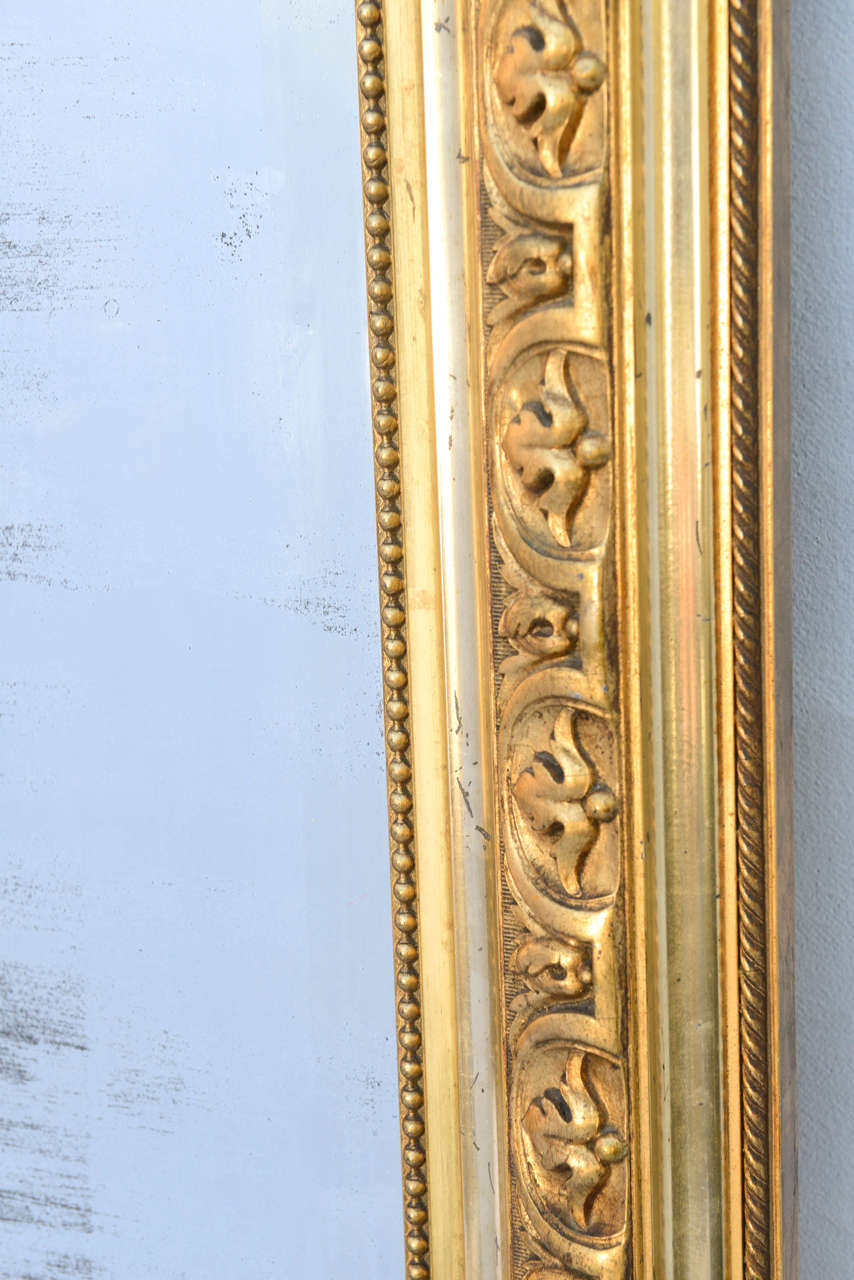 Fine Neoclassical Giltwood Mirror For Sale 2