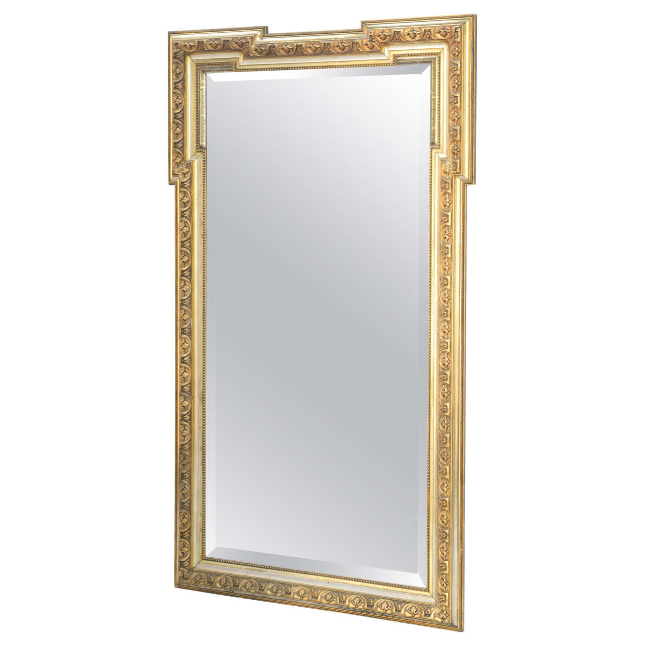 Miroir en bois doré de style néoclassique fin en vente