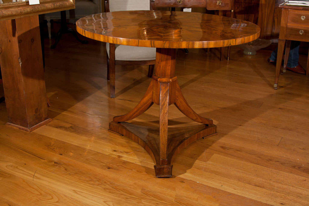 Large Center Round Pedestal Table