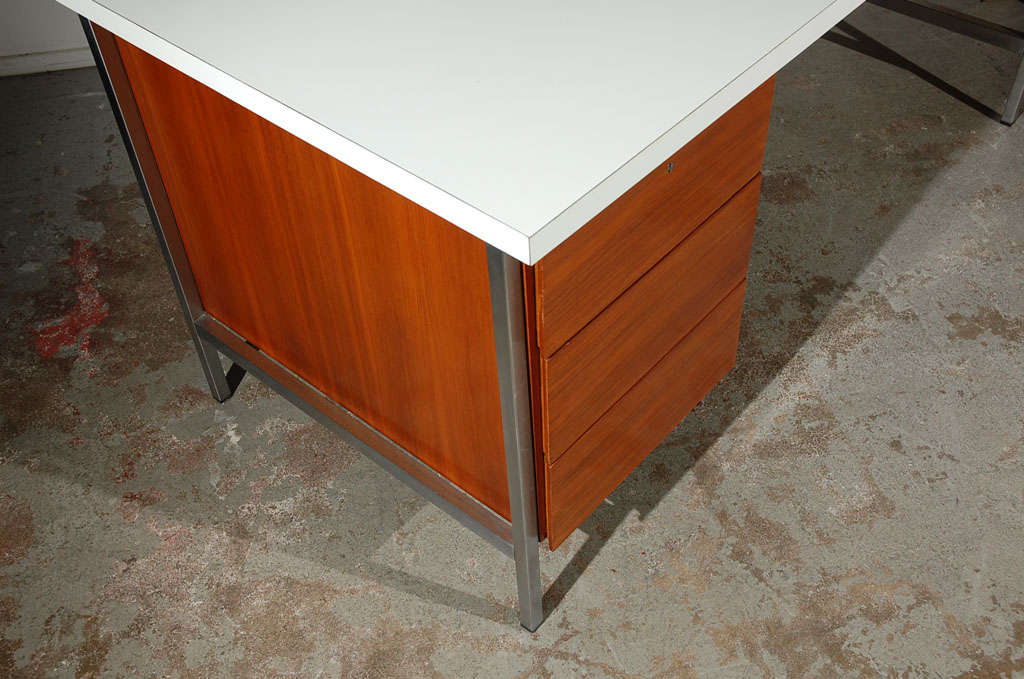 Desk by Florence Knoll 3