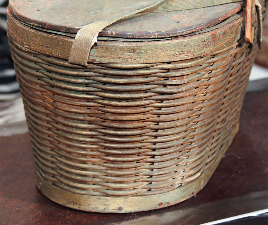 American Wonderful Old Picnic Basket