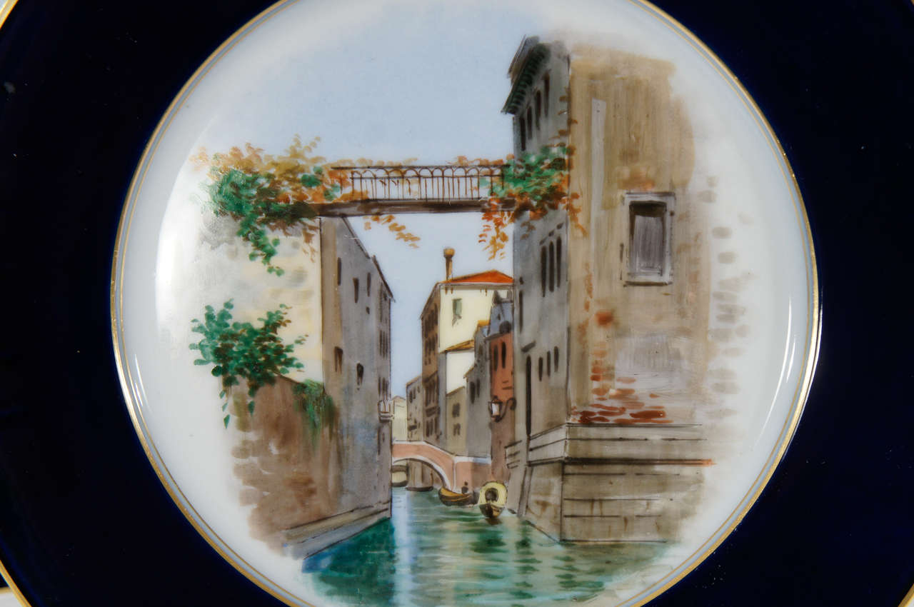 Porcelaine Superbe ensemble de douze assiettes à dessert Salviati peintes à la main - Sèvres de Venise en vente
