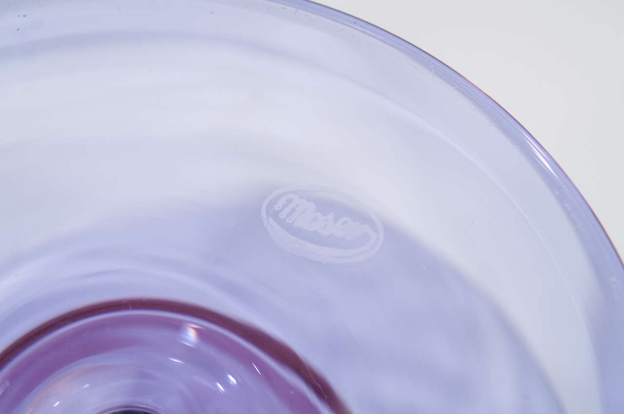 Cristal Paire de vases ou centres de table « Alexandrite » signés Moser en vente