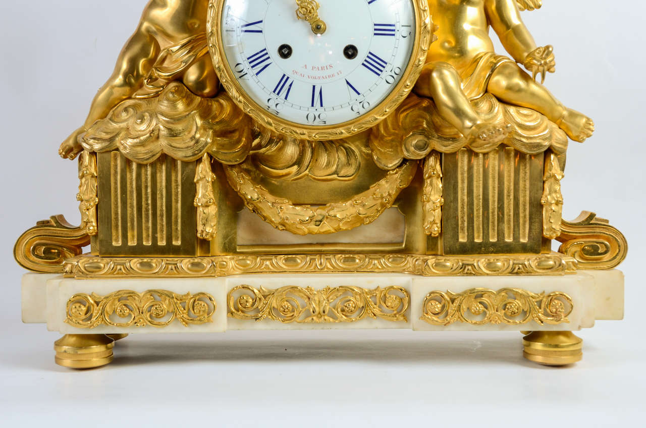 Gorgeous Gilded Bronze Mantel Clock In Excellent Condition For Sale In Paris, FR